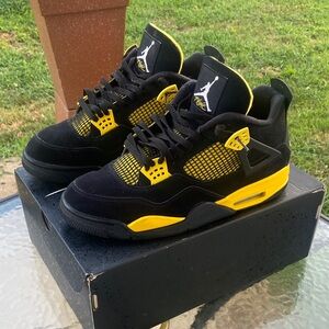 Jordan 4 yellow thunders